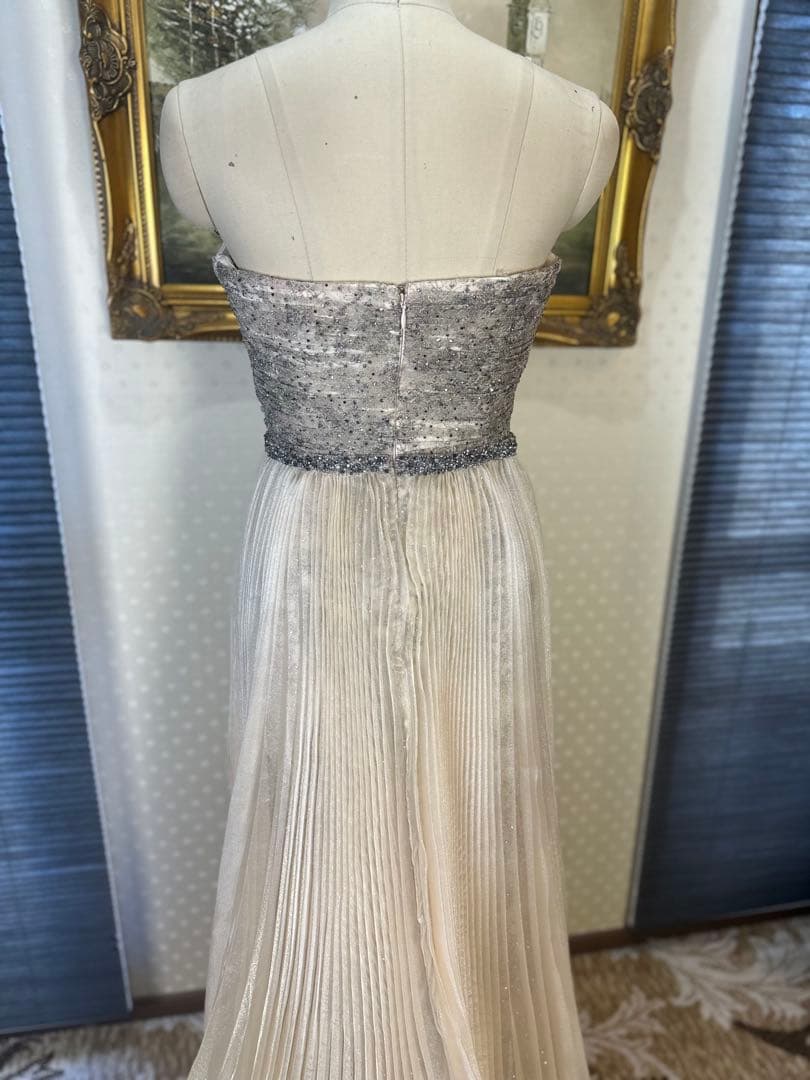 ★要プロフ確認★あなばら いづみ様 スパンコール装飾のシルバー系ドレス