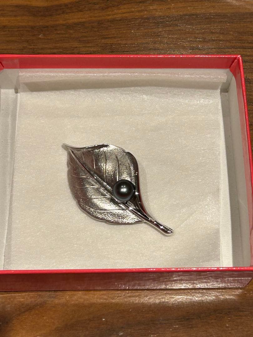 TASAKI PEAPLE リーフ型ブローチ ブラックパール付き