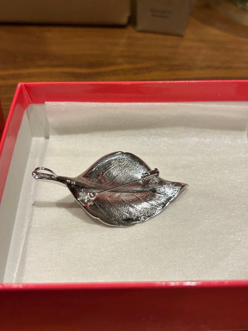 TASAKI PEAPLE リーフ型ブローチ ブラックパール付き