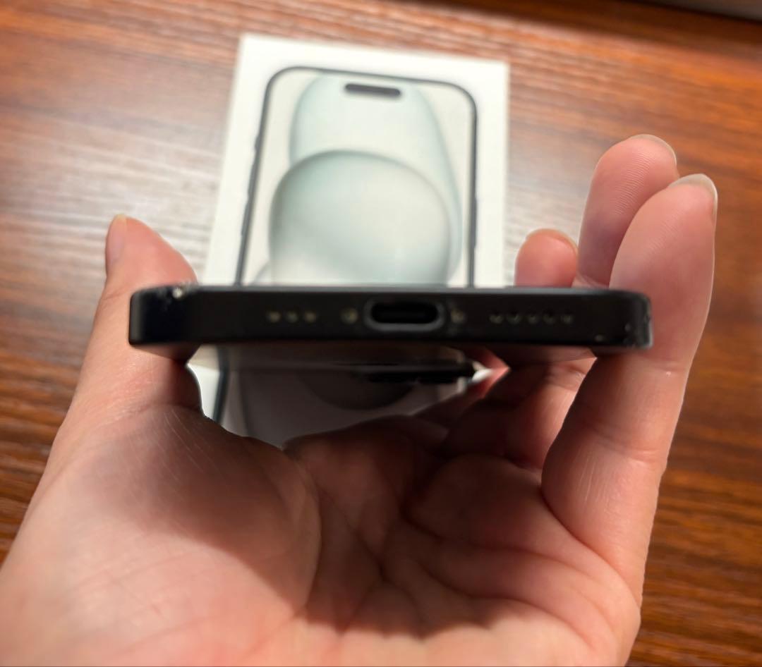 iPhone 15 ブラック 本体 128GB 化粧箱・ケース・ケーブル付き