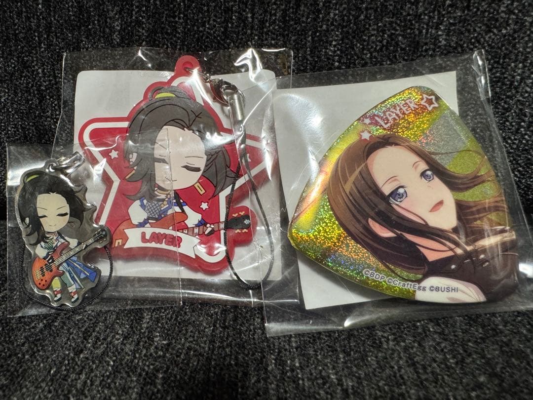 バンドリ レイヤ たまみくじ ピック型ホロ缶バッジ