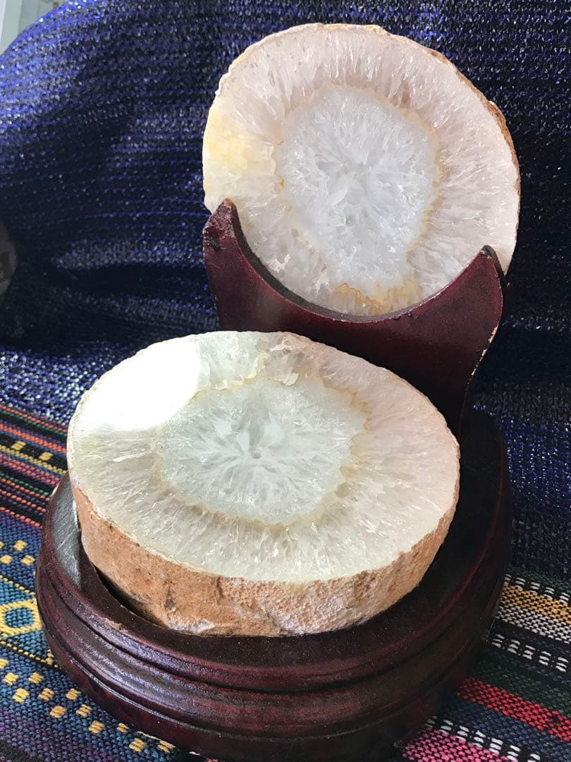 ◉約3.3kg【ブラジル産/水晶/台付き磨き原石】[8-14