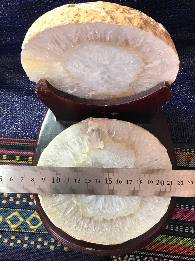 ◉約3.3kg【ブラジル産/水晶/台付き磨き原石】[8-14