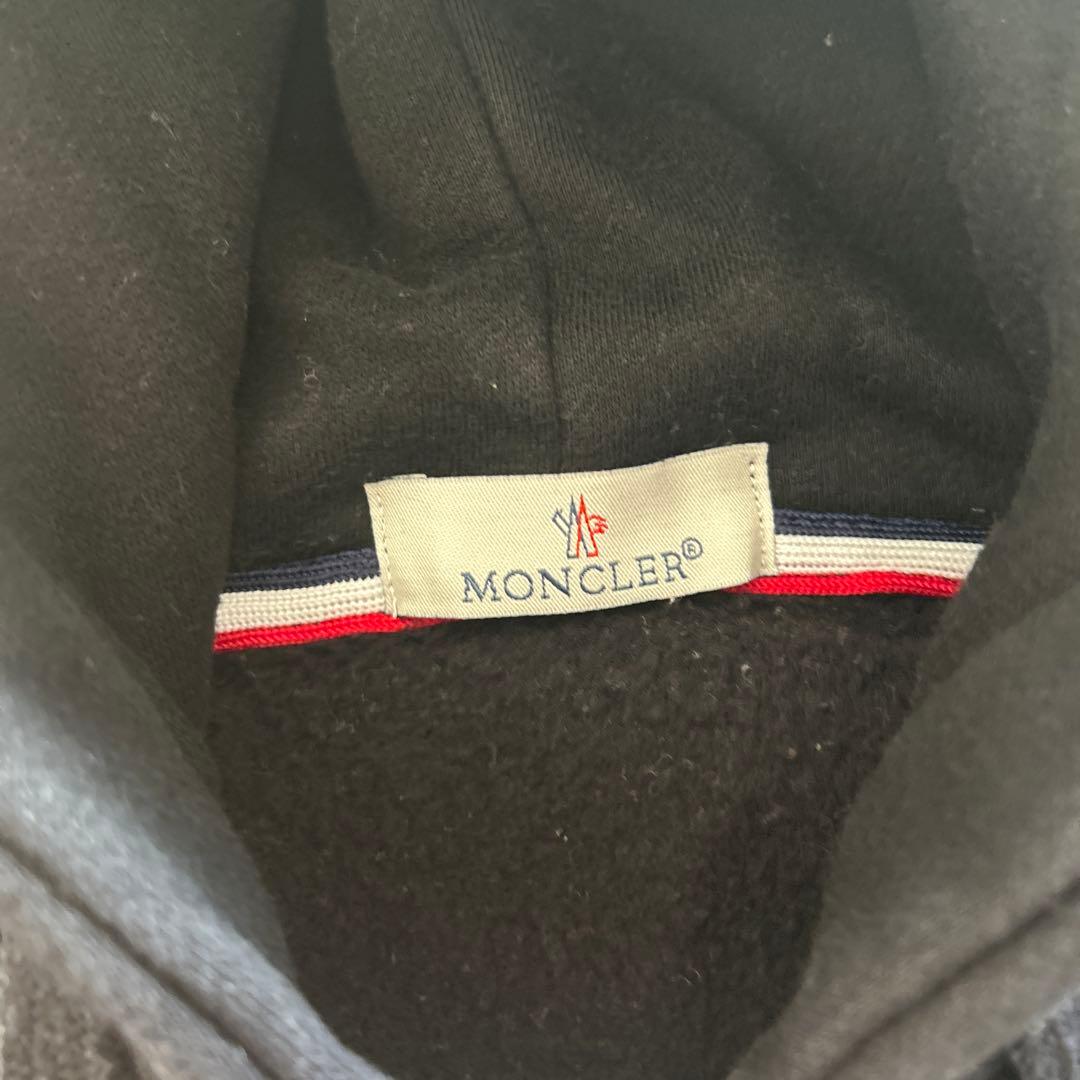 MONCLER フード付き ブラックパーカー
