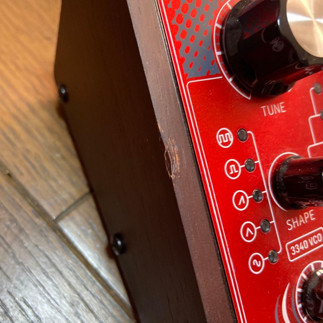 Behringer Neutron セミモジュラーアナログシンセサイザー