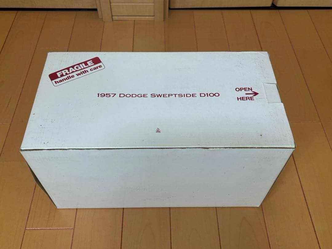1957 DODGE SWEPTSIDE D100 ミニカー