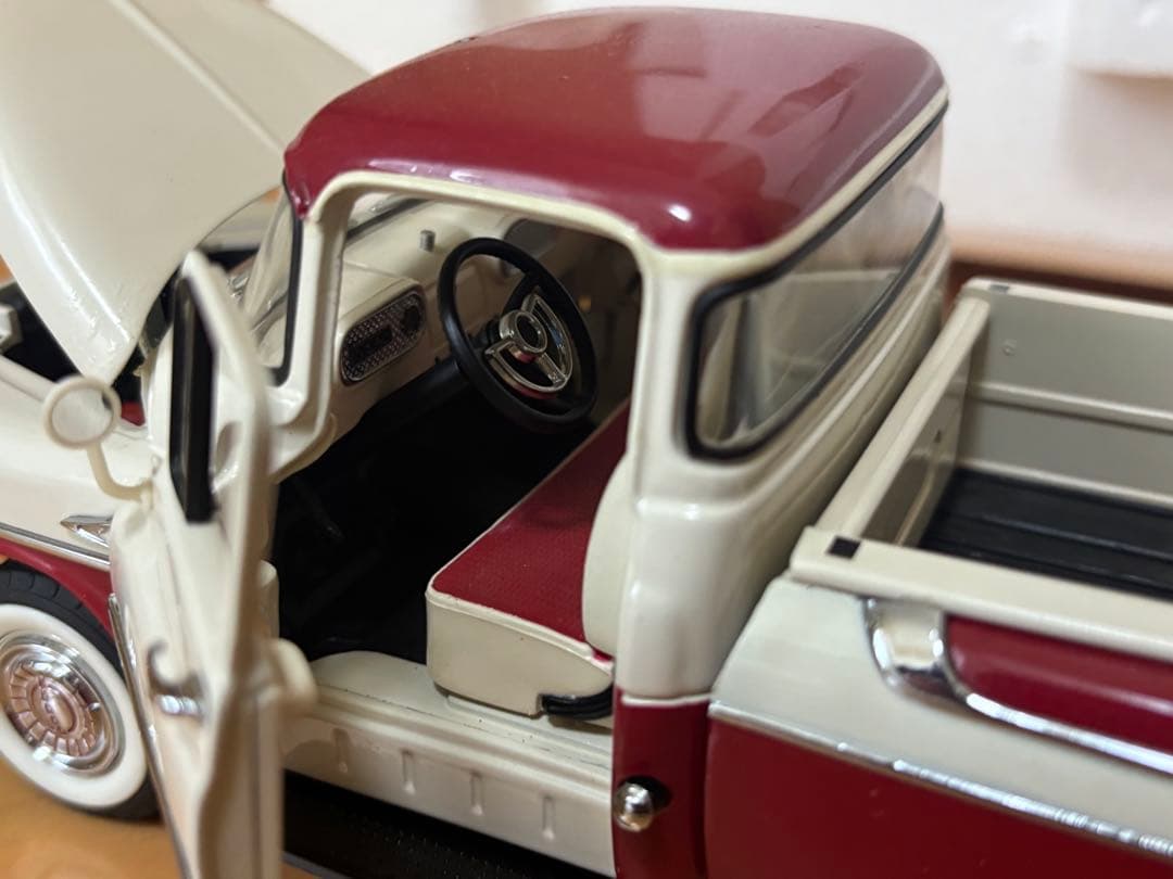 1957 DODGE SWEPTSIDE D100 ミニカー