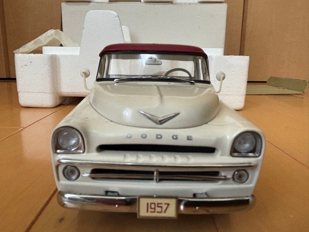 1957 DODGE SWEPTSIDE D100 ミニカー