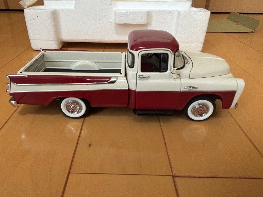1957 DODGE SWEPTSIDE D100 ミニカー