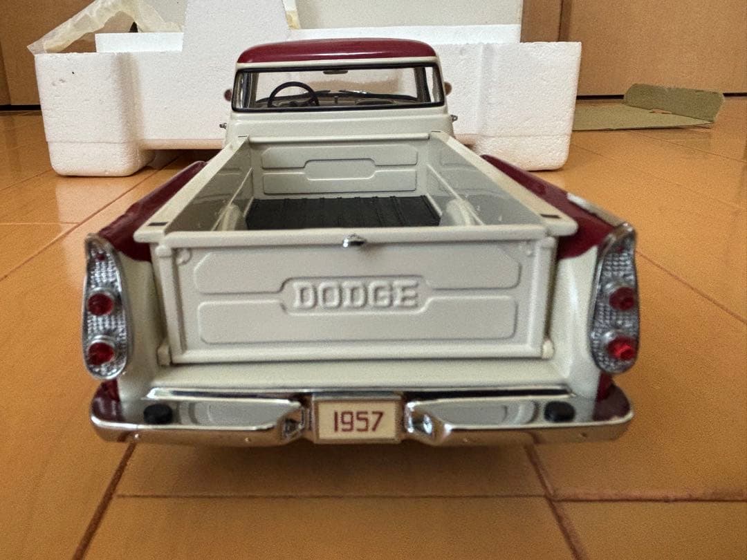 1957 DODGE SWEPTSIDE D100 ミニカー