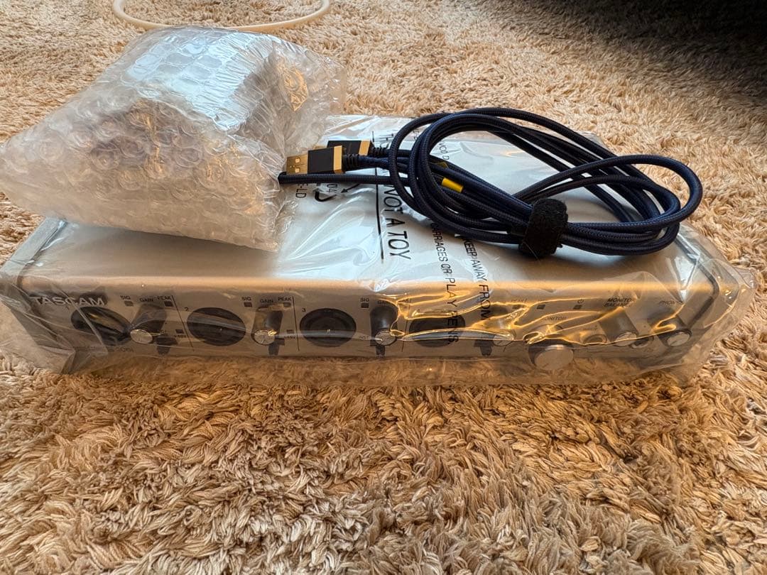 【新品交換品】TASCAM オーディオI/F シリーズ208i USBケーブル付
