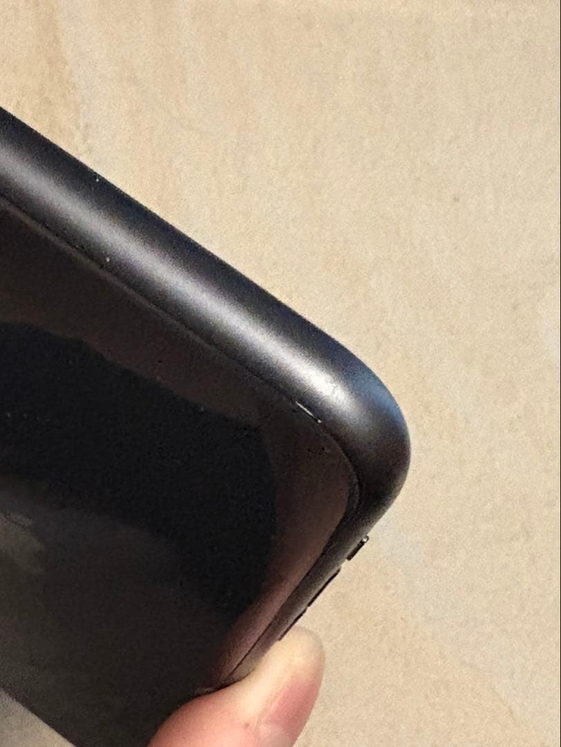 iPhone11（128GB）ブラック※画面ひび割れあり。