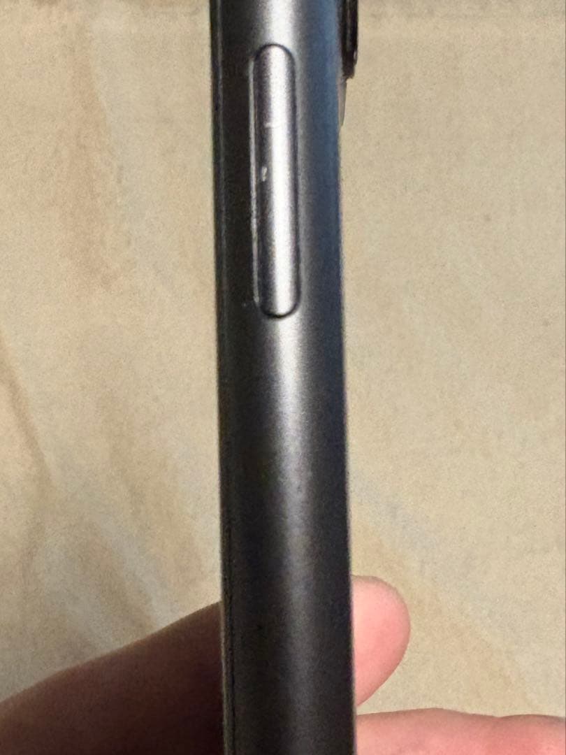 iPhone11（128GB）ブラック※画面ひび割れあり。