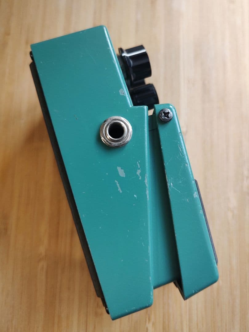 BOSS TR-2 Tremolo ギターエフェクター