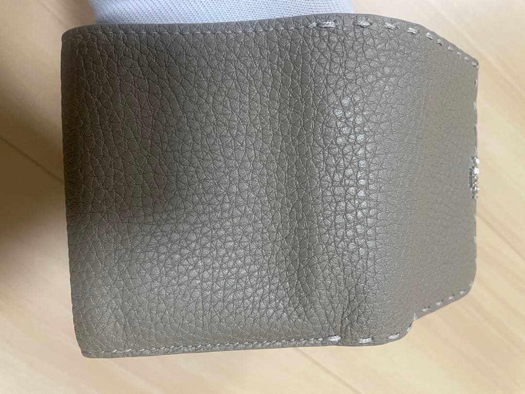 FENDI フェンディ ピーカブーマイクロ三つ折り財布セレリアグレー