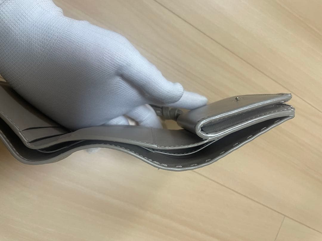 FENDI フェンディ ピーカブーマイクロ三つ折り財布セレリアグレー