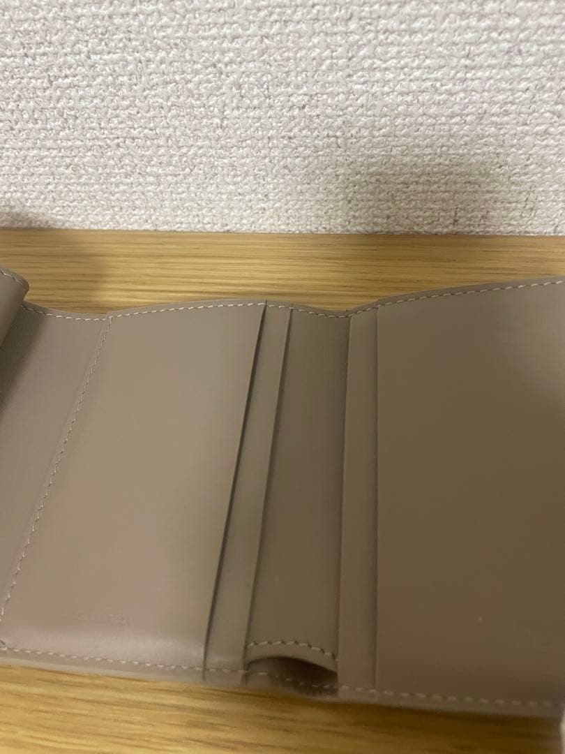 FENDI フェンディ ピーカブーマイクロ三つ折り財布セレリアグレー