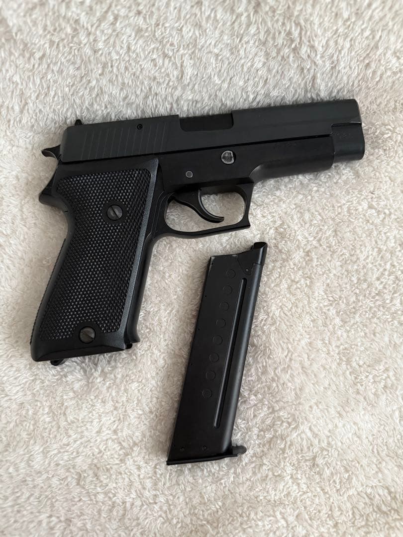 ガスガン ブラック マガジン・ホルスター付き