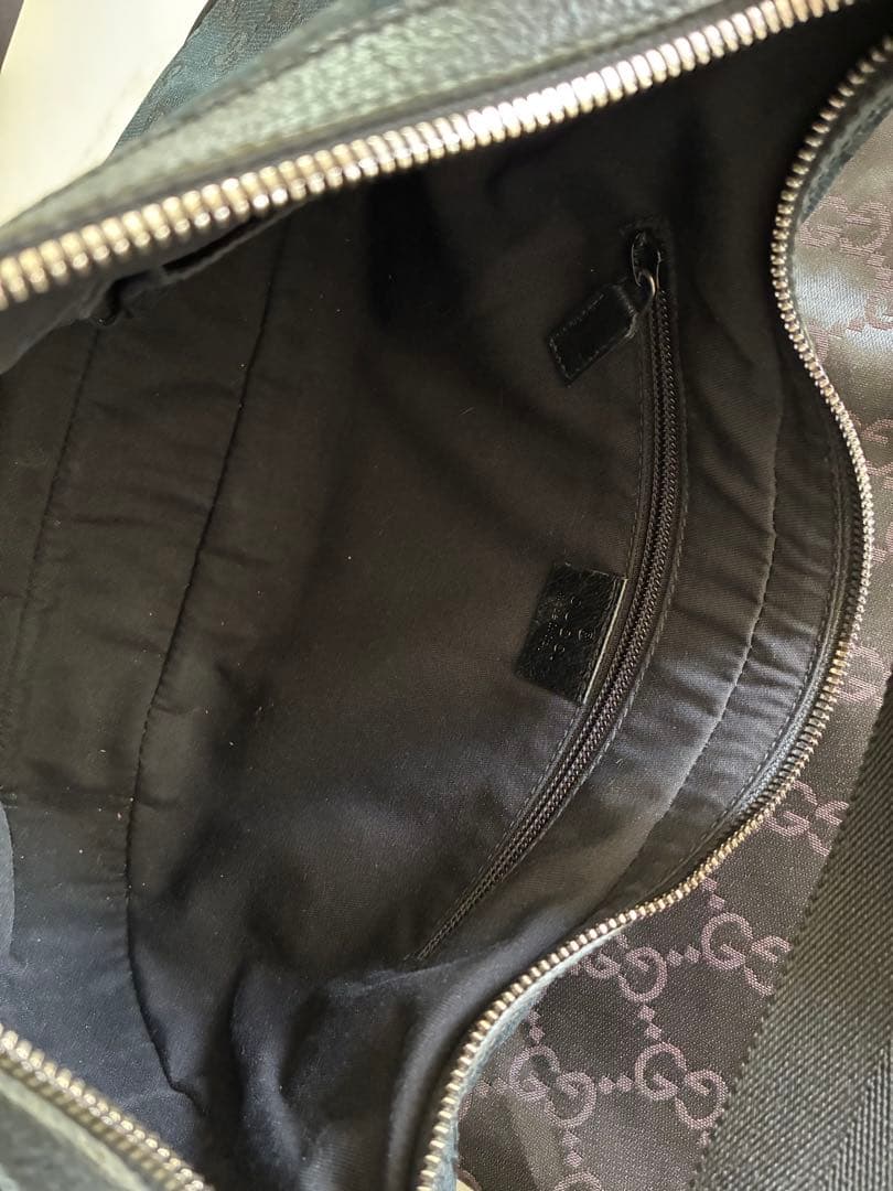 グッチ ハーフムーン ショルダーバッグ ロゴプレート GGキャンバス 黒