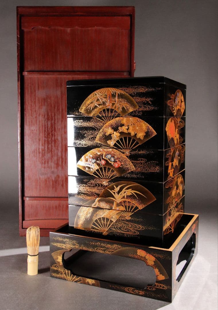 M667/輪島塗 桐鳳凰草花扇面金蒔絵 銀象嵌 螺鈿細工 黒塗内朱塗五段重 重台