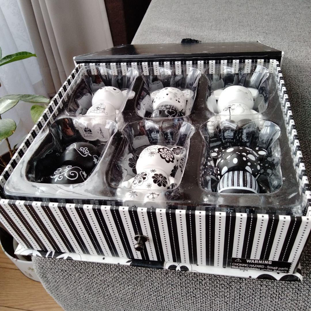 ディズニー　バイナルメーション Black & White 草花と鳥の模様