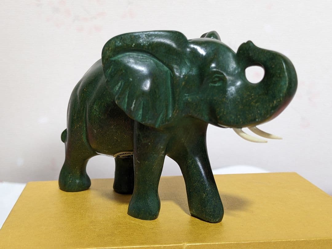 ♦VERDITE バーダイト 象彫刻置物飾り 南アフリカ共和国産 宝飾品 レア物