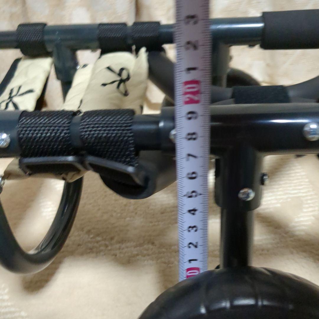 M.ダックス等4輪　リハビリ　食事補助　犬用車椅子　介護用　犬の歩行器