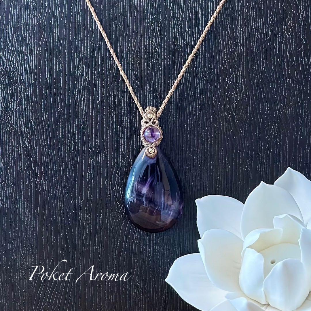 『天秘糸』大きなパープルフローライトとファントムアメジストのマクラメネックレス