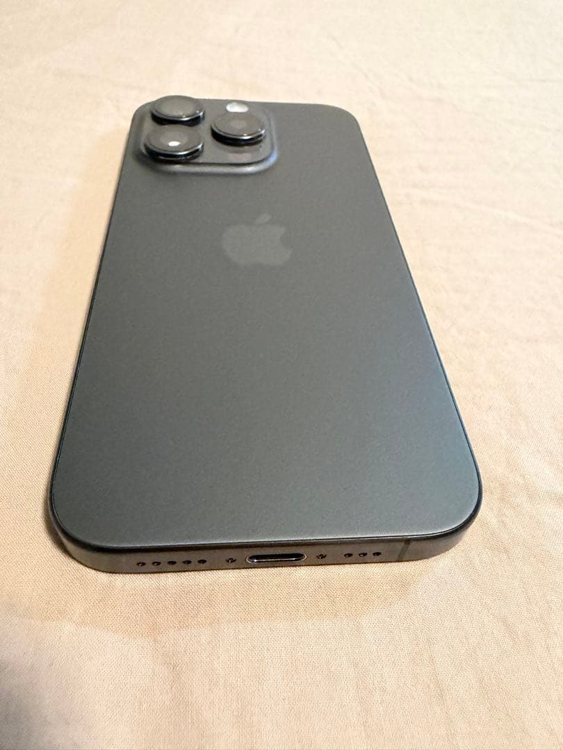 【超美品】iPhone15Pro 256gb ブラックチタニウムSIMフリー