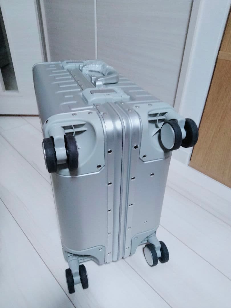 シルバー アルミニウム製 キャリーケーススーツケース機内持込対応