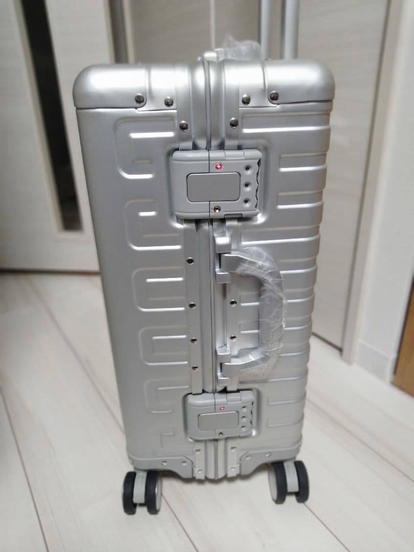 シルバー アルミニウム製 キャリーケーススーツケース機内持込対応