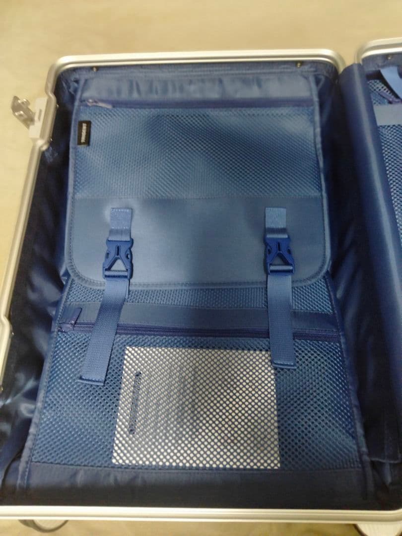 シルバー アルミニウム製 キャリーケーススーツケース機内持込対応