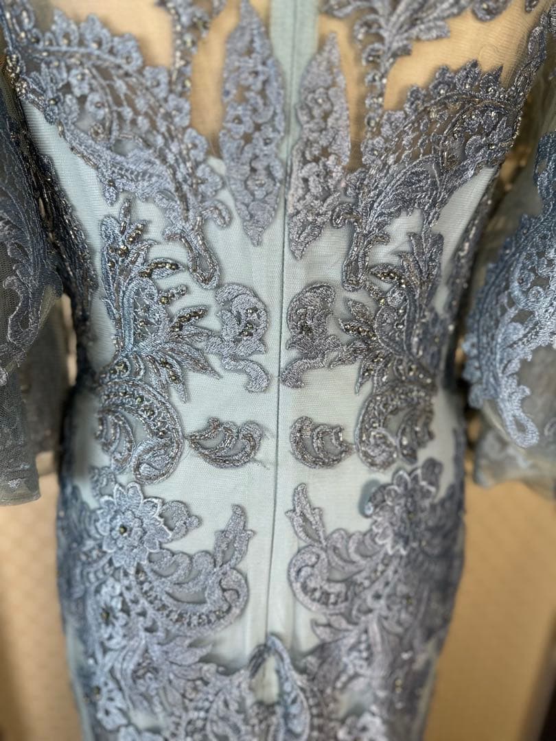 シルバー水色 刺繍入り ロングドレス フレアスリーブ