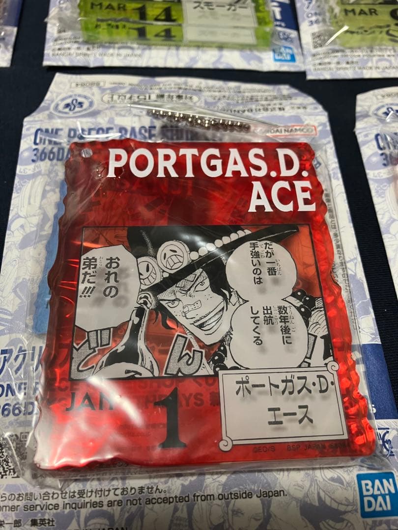 ONE PIECE BASE SHOP アクリルブロック　ゴーイングメリー号 他