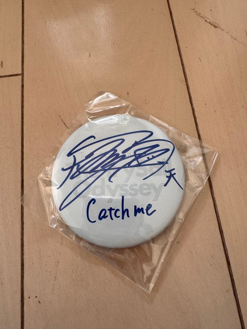 雨宮天 直筆サイン入り缶バッジ Catch me