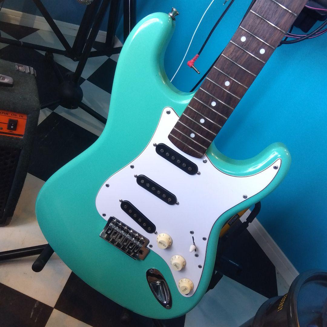 ストラトキャスター、タイプエレキギター…エメラルドグリーン！