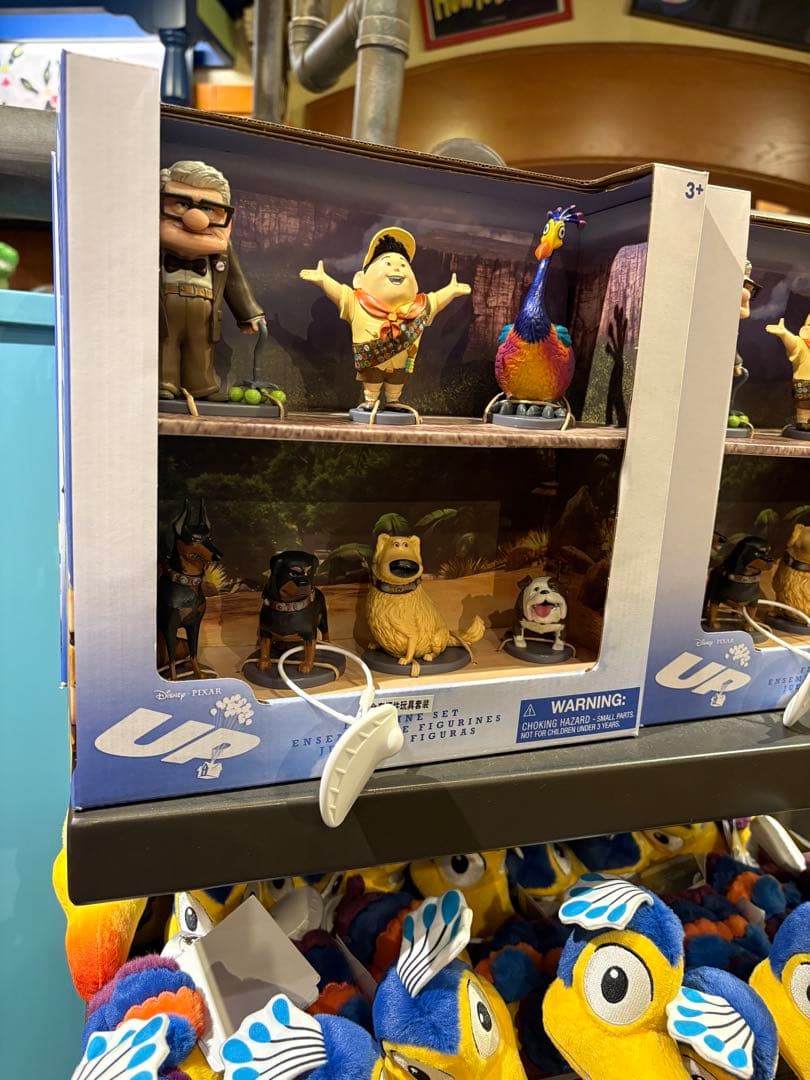 カールじいさんの空飛ぶ家　フィギュアセット　上海ディズニー