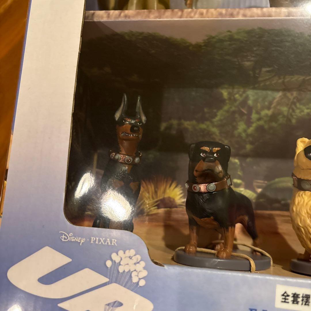 カールじいさんの空飛ぶ家　フィギュアセット　上海ディズニー