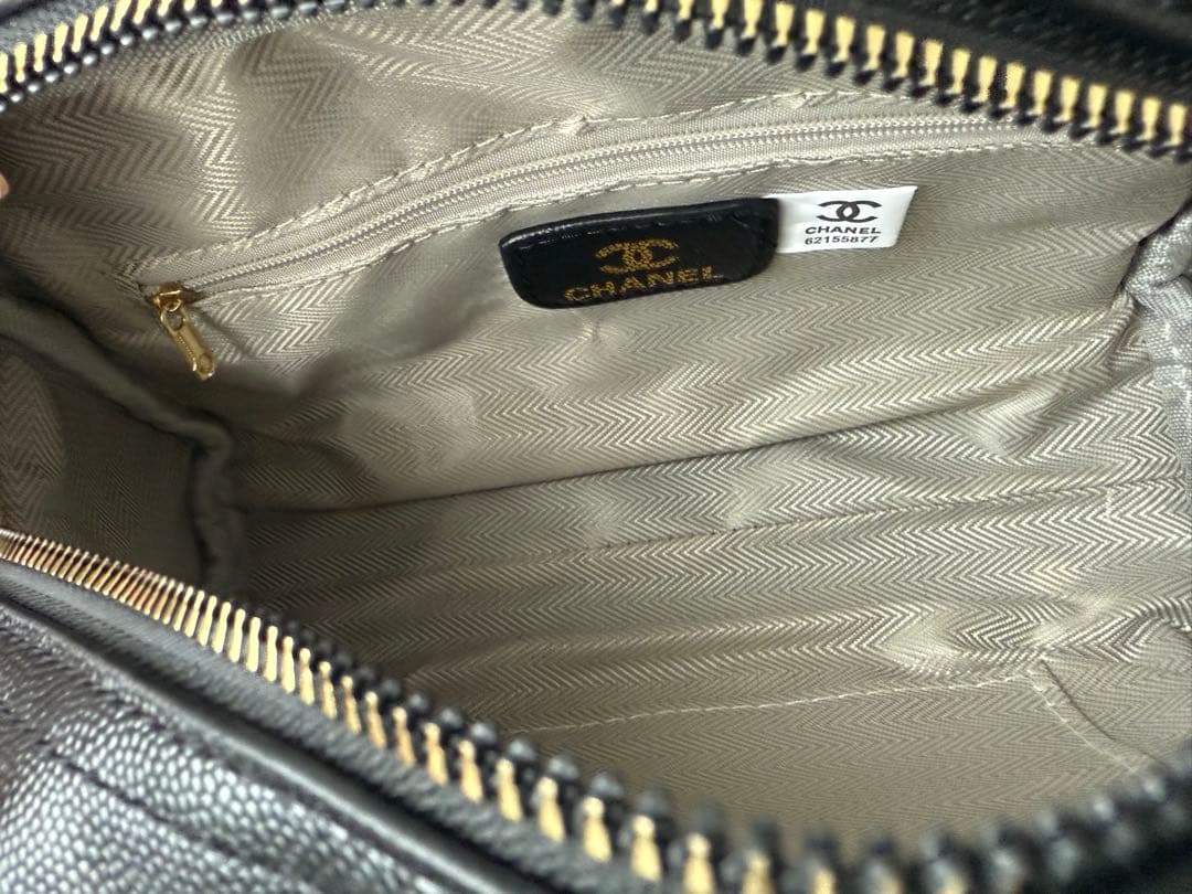 CHANELノベルティ ブラック レザーハンドバッグ