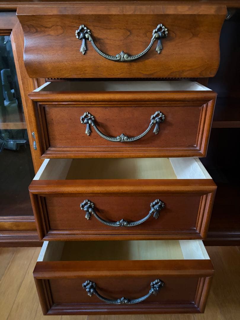 リンホーリン ガラス戸付き4段キャビネット