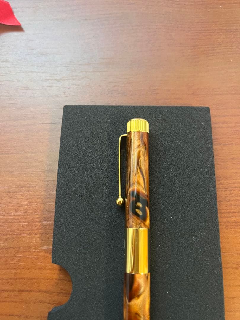 百の模様！　新品　伊東屋ROMEO No.3 ボールペン細軸　オーリックアンバー