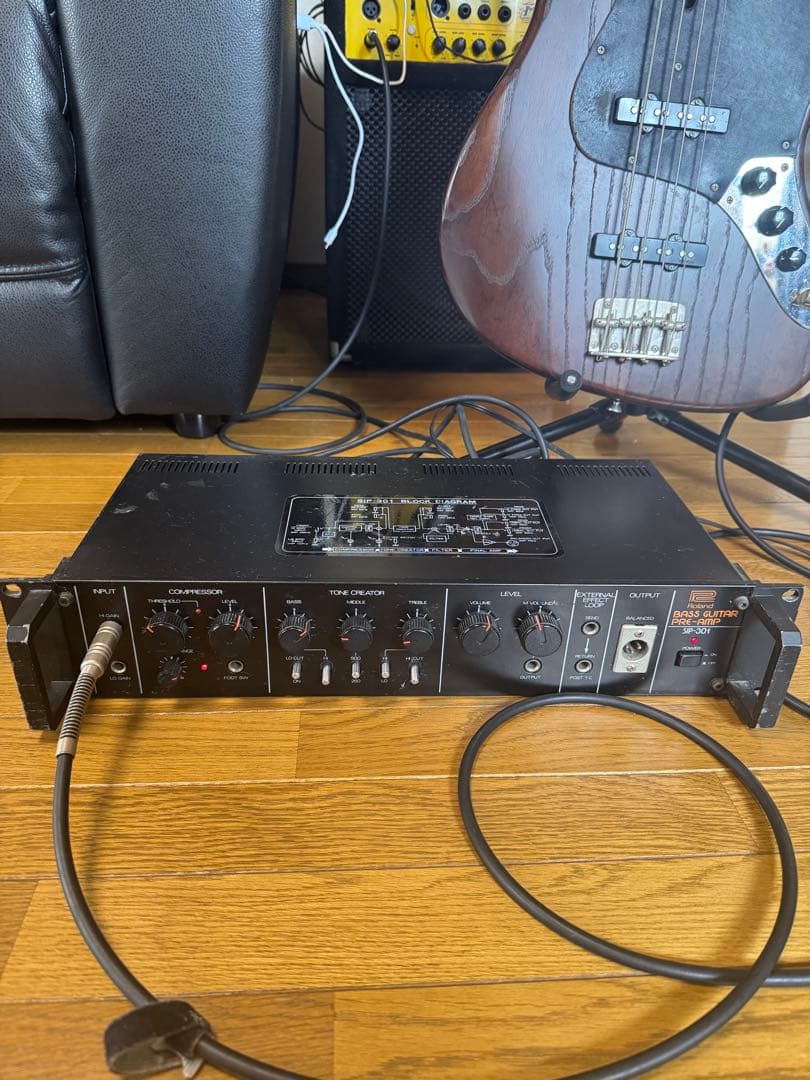 215 Roland ベースギタープリアンプ SIP-301