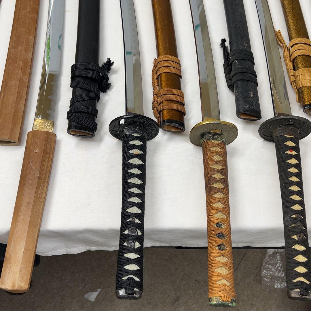 【傷あり】模造刀 8本 まとめ 透かし鍔 太刀 脇差 白鞘 龍 黒鞘 金梨地