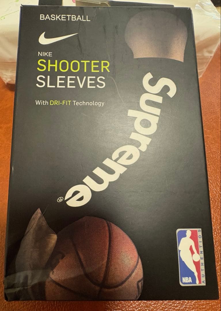 Supreme NIKE ロゴ　アームカバー 【片方】ブラック