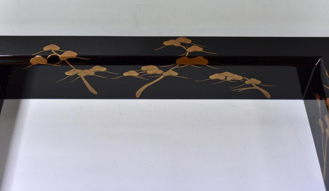 輪島塗信子造　炉縁松柄真塗蒔絵秋　【極上品】囲炉裏、お茶道具／共箱