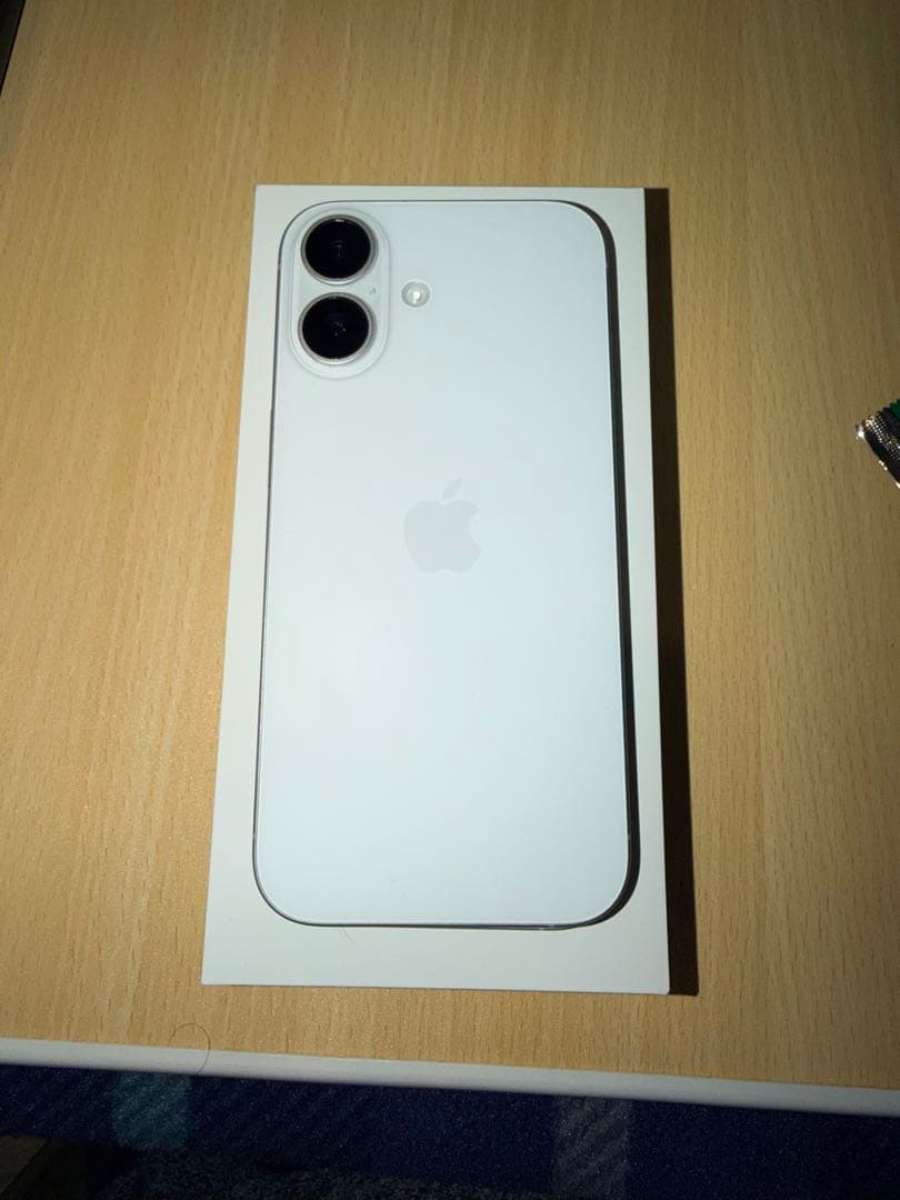 超美品 iPhone 16 ホワイト 本体