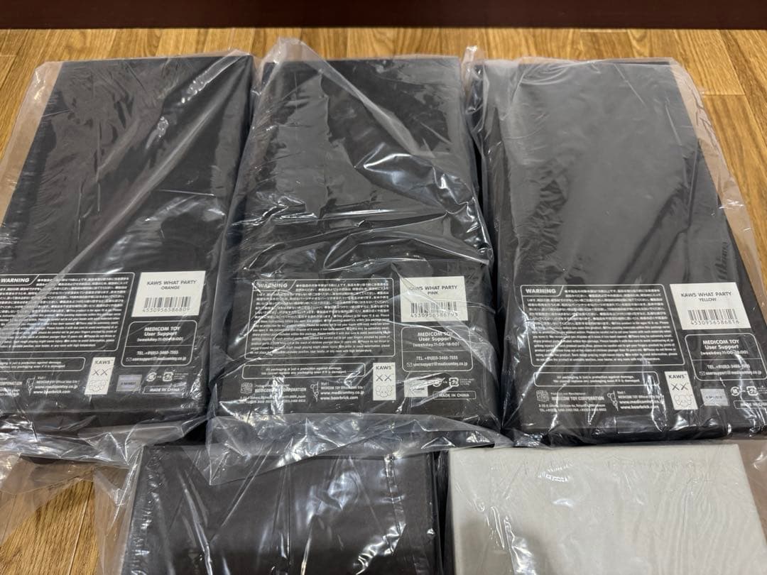 新品未開封 kaws what party figure 5体セット