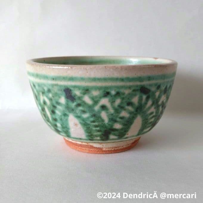 白釉緑彩碗③　ミャンマー　アジアアンティーク　魚模様　総柄　茶碗