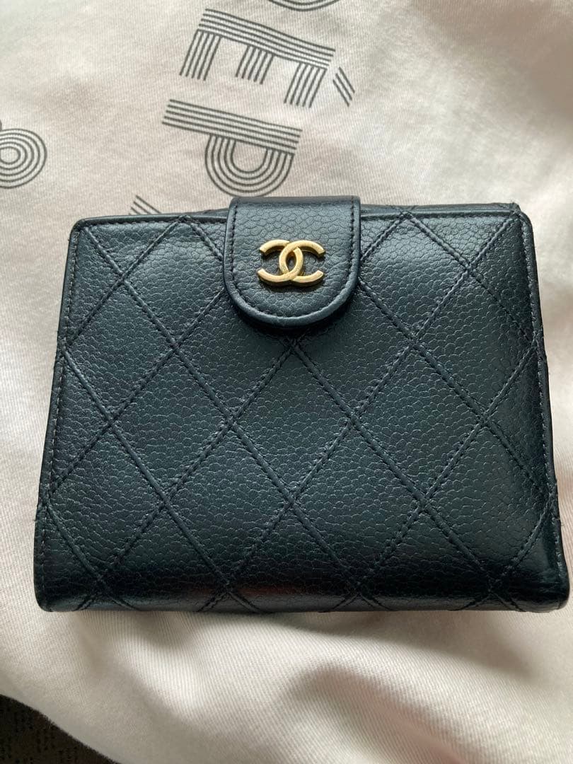 CHANEL ブラック キルティング 二つ折り財布