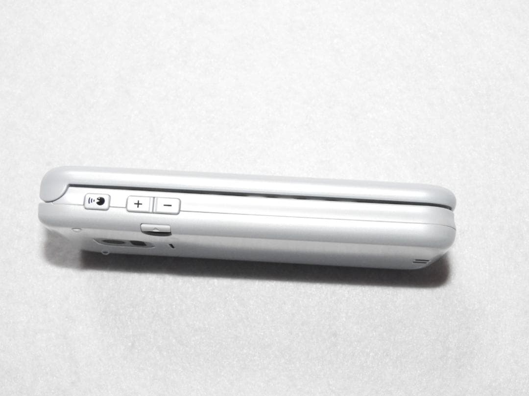 FCNT らくらくホン F-01M ホワイト docomo 4G LTE ガラホ